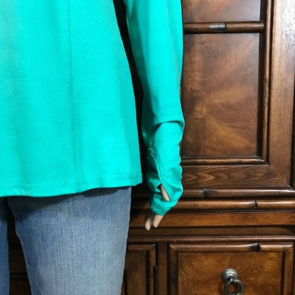 NWOT Danskin Aqua Dri-More Moisture Wicking Reflective Stripe Thumbhole Top - Picture 11 of 15